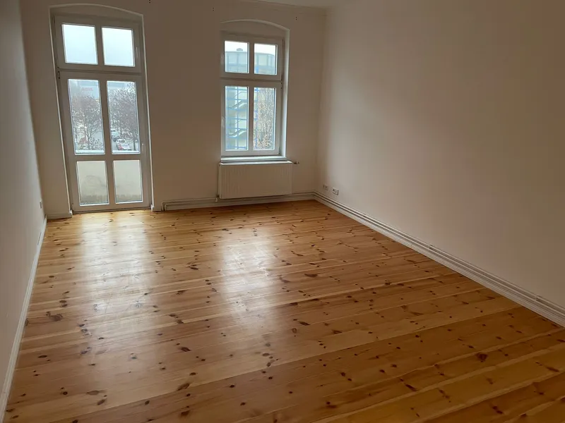 Helle 3-Zimmer-Altbauwohnung mit Balkon im Schillerkiez — photo 1